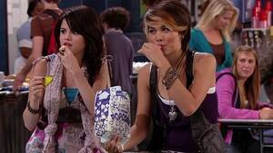 Lesbian Wizards Of Waverly Place Porn - 5 reasons Alex Russo HAS to be bisexual in the 'Wizards of Waverly Place'  revival