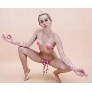 Miley Cyrus Selena Gomez Strapon Porn - Miley Cyrus's Naked Ambition Reaches New Levels As The Flaming Lips Reveal  Nude Gig Plans | HuffPost UK Entertainment