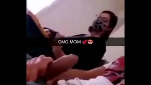 Mama Hijo Real - Madre masturba a su hijo - XVIDEOS.COM