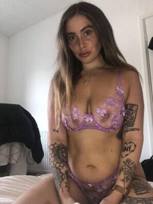 Amature Tattoo Porn - Getting Tattoo Porn Photos - EPORNER