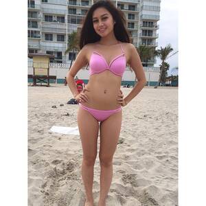 asian teen girls in bikinis - Gorgeous Asian Teen in Pink Bikini Foto Porno - EPORNER