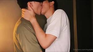 Asian Kiss Man - Gay Asian couple make out - video 2 - ThisVid.com