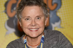 Amanda Bearse Porn Captions - Actress Amanda Bearse takes Out on Film Trailblazer award