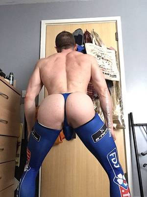 Male Thong Porn - Beautiful pic of men in thong