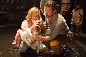 Julia Stiles - Julia Stiles, Scott Speedman aren't scary good in thriller 'Out of the Dark'