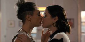 Miley Cyrus Selena Gomez Lesbian Porn - Only Murders in the Building: Cara Delevingne and Selena Gomez Smash