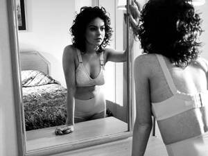 60s Porn Star Lindsay Lohan - Lindsay Lohan Rehab Won't Stop Linda Lovelace Biopic - CBS News