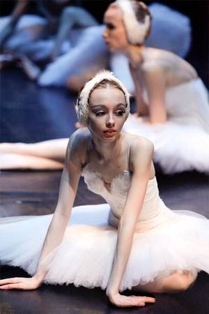 Ballerina Japanese Time Stop Porn - Rehearsing Swan Lake in a single picture.