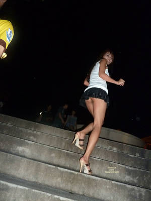 city voyeur - Walking up the stairs at Clarke Quay