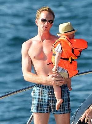 David Burtka Gay Porn - Neil Patrick Harris & David Burtka sighting in Saint Tropez 01