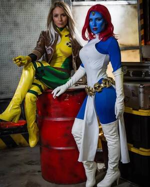 Classic Rogue Porn - Rogue & Mystique Cosplay by Liz Katz & GracieTheCosplayLass : r/xmen
