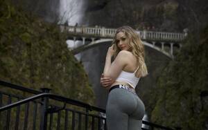 Mia Malkova Yoga Pants Fuck - Wallpaper mia malkova, yoga pants, bridge, tight, ass desktop wallpaper -  Celebrities - ID: 290901 - ftopx.com