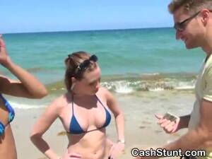 Flashing Tits At Beach - Amateur Girls Flashing Titties On Public Beach : XXXBunker.com Porn Tube