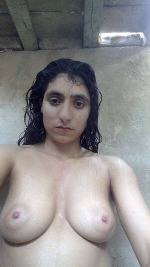 desi white nude - Desi Horny Indian Wife Nude Pics