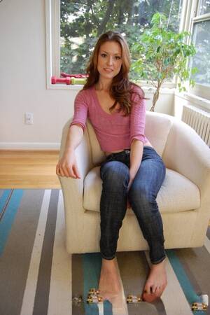Barefoot Jeans Pussy - Barefoot Jeans Porn Pics & Naked Photos - PornPics.com