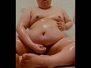 fat boy - Chubby Fat Boy Oil Body - xxx Videos Porno MÃ³viles & PelÃ­culas - iPornTV.Net