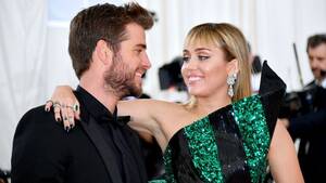 Liam Hemsworth Sex Porn - Miley Cyrus Lied to Liam Hemsworth About When She Lost Her Virginity |  Entertainment Tonight