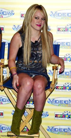 hilry duff celebrity upskirt no panties - Hilary Duff
