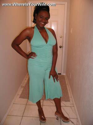 black moms in dresses porn pics - Busty black mom strips and exposing her oni - XXX Dessert - Picture 1