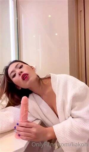 asian dildo swapping - Asian Dildo Blowjob Porn - asian & dildo Videos - SpankBang