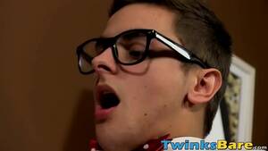 Glasses Nerd Geek - Nerdy guy with glasses sucked off before bareback sex - XVIDEOS.COM