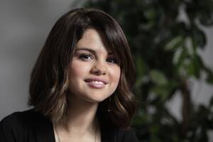 Demi Lovato Selena Gomez Real - Selena Gomez says Demi Lovato is a bigger princess