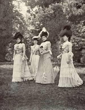 Les Modes De Miss - 1901 July, Les Modes Paris - Un groupe sur la pelouse