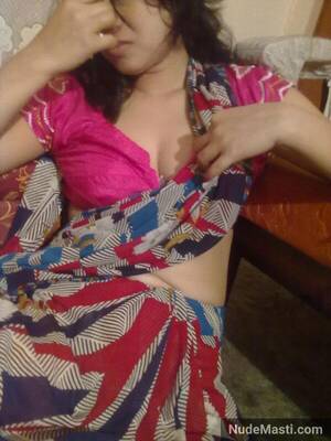 Desi Housewife Porn - Sexy Indian Housewife Inviting Husband To Fuck - Desi XXX Pics