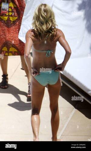 kelly ripa panty upskirt - Exclusive!! Kelly Ripa takes a refreshing dip in the pool after filming  Live With Regis And Kelly at the Fontainbleu Miami Beach, FL, 05/05/09  Stock Photo - Alamy