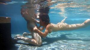 in water - Ella Knox is sucking Johnny's big cock under the water - Porn Movies - 3Movs