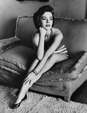 Marie Claire Monroe Porn - Natalie Wood Shares Her Thoughts on Marilyn Monroe's Death in Newly  Published Diary. \