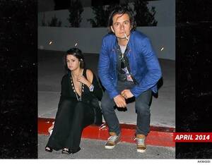 Big Ass Lesbian Selena Gomez - Does anyone have the details of what happened with Selena and Orlando  bloom? : r/popculturechat