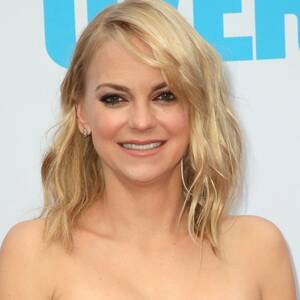 Anna Faris Big Tits - Anna Faris Is Strong AF Posing Nude For A Super Bowl Ad In IG Pic