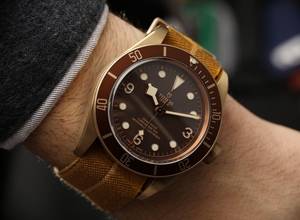 black hands love - Tudor Heritage Black Bay Bronze 79250BM Watch Hands-On Hands-On