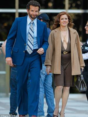 Amy Adams Camel Toe Porn - Amy Adams takes the V-neck to a new level in a plunging dress that reveals  more than her cleavage | Daily Mail Online