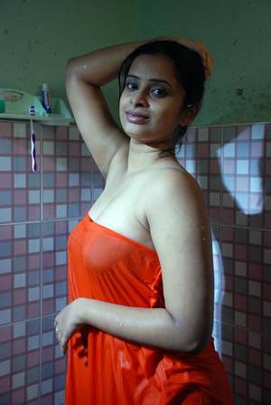 bollywood actress naked half bath - 