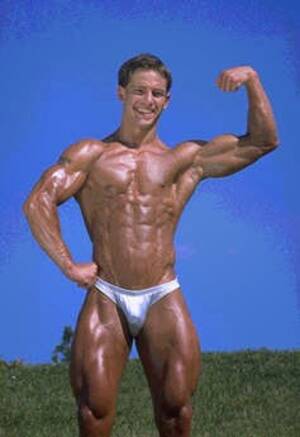 Christopher Mitchell Bodybuilder Porn - Bodybuilders Privates Exposed - Bulge, Posing Trunks, Visible Penis Line: Chris  Mitchell: does Chris do a quick change into a similar cut poser out in the  open between shots or is a