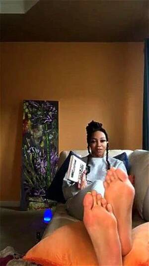 latina soles pose - Watch Sexy latina feet pose - Soles, Feet Latina, Fetish Porn - SpankBang