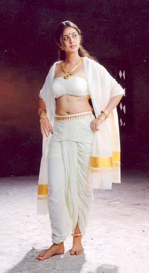 Malayalam Actress Kaniha Porn - Actress Kanika in mundu and mulakkacha like dress.
