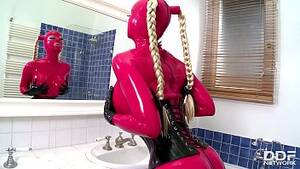 Latex Reverse Cowgirl Porn - Kinky Latex Lucy rides a big cock reverse cowgirl and is fucked balls deep  - XVIDEOS.COM