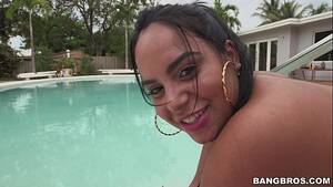 Cuban Girl Ass Porn - Huge ass on this Cuban girl - XVIDEOS.COM