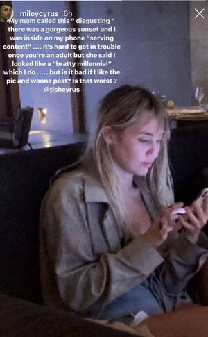 Miley And Selena Porn Captions - Miley Cyrus Mom Reacts To Breakup Instagram Pictures