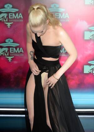 Iggy Azalea Fake Porn Blowjob - Iggy Azalea's lip-slip at the 2013 MTV-EMA - Other Crap