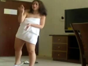hotel room service - Saudi Wife Flashing Indian Room Service