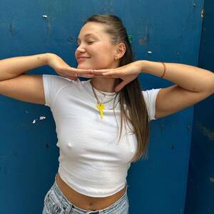 Chloe Moretz Olivia Holt Porn - Olivia Holt : r/CelebsWithPetiteTits