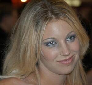 Hollie Stevens - File:Holly Stevens at 2005 AEE Sunday.jpg - Wikimedia Commons