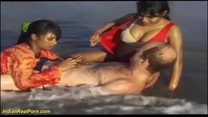 beach sex indian - interracial indian sex fun at the beach - XVIDEOS.COM