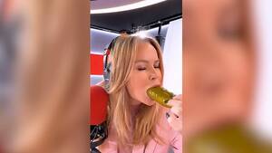 Amanda Holden Porn - Watch: Amanda Holden attempts hot pickle challenge | Metro Video