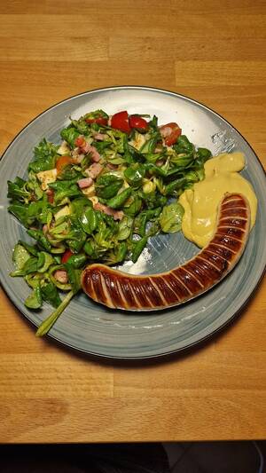 German Food Porn - OC] A good german bratwurst with yummy saladðŸ¥°ðŸ˜‹ : r/FoodPorn