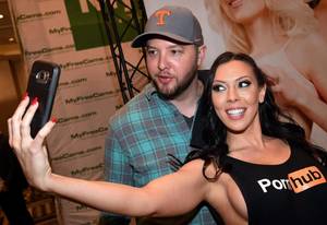 Fans Do A Porn Star - Daniel Thurman, left, of Tennessee grabs a selfie with adult film actress  Rachel Starr
